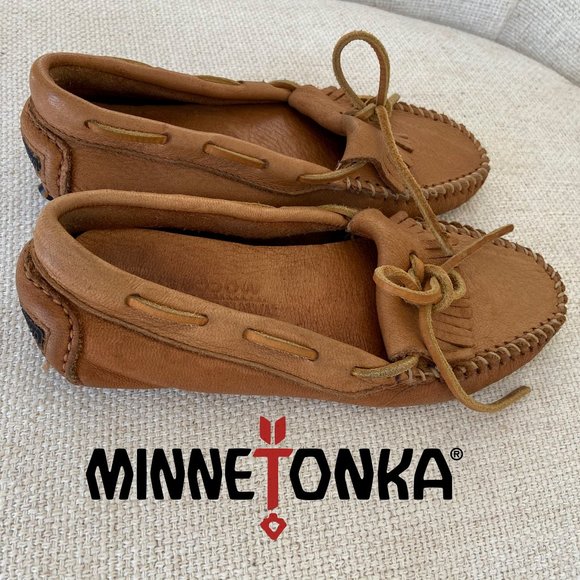 Minnetonka Child Shoe Outdoor Moccasins Youth Size 3 4 Tan Leather Fringe RARE - Picture 1 of 13